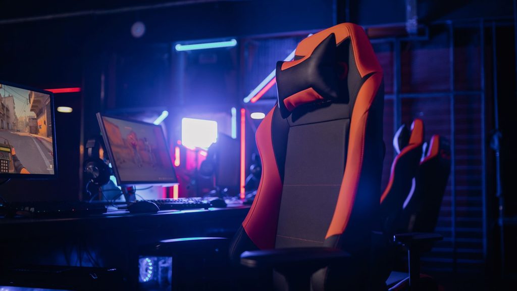 Cadeira gamer confortável em ambiente de trabalho e jogos